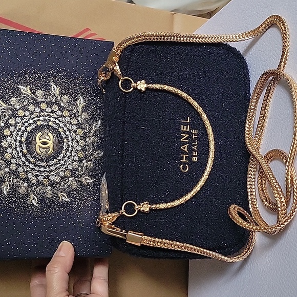 Chanel Beaute POUCH - Picture 3 of 14